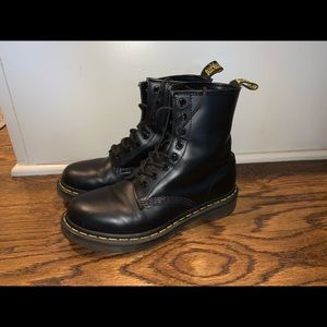 Size 7 1460 Doc Martens in Smooth Black Leather